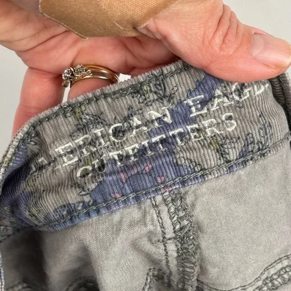 American Eagle Outfitters Paisley Print Corduroy Jean Shorts Stretch Size 6 - Picture 7 of 9